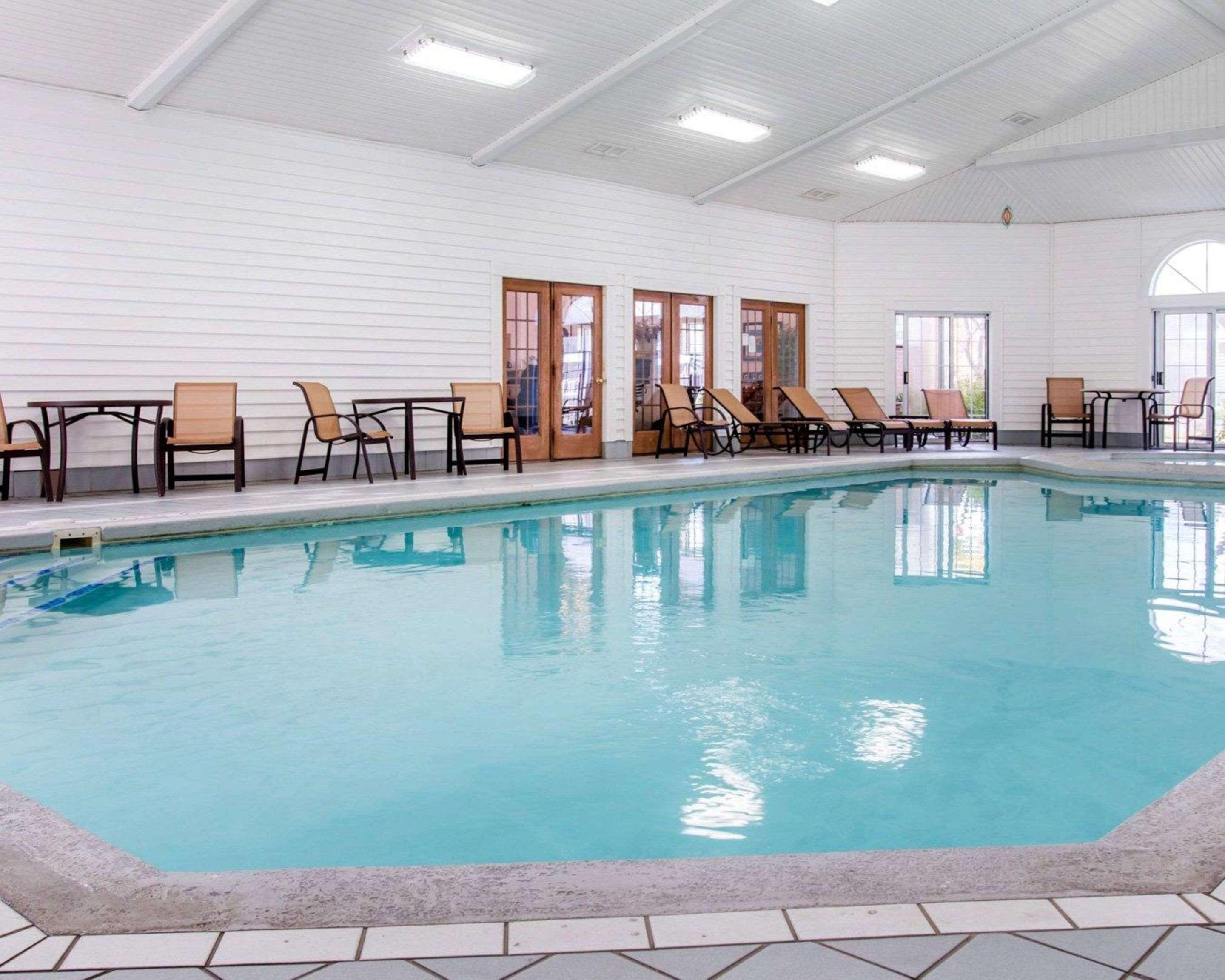 Comfort Inn Lakeside Mackinaw City Exterior photo