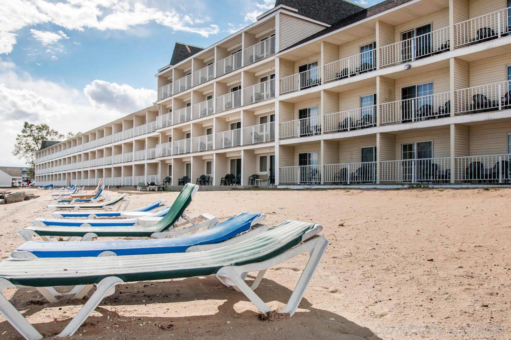Comfort Inn Lakeside Mackinaw City Exterior photo