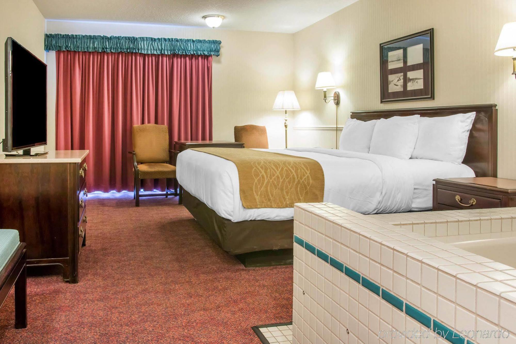 Comfort Inn Lakeside Mackinaw City Exterior photo