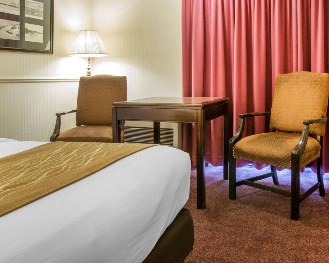Comfort Inn Lakeside Mackinaw City Exterior photo